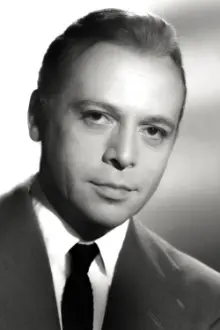 Herbert Lom como: Dreyfus