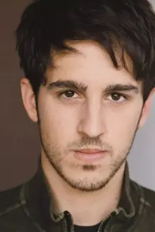 Eric Lloyd como: Ghen