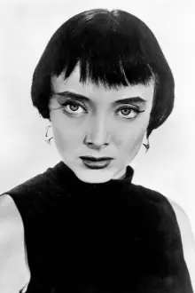 Carolyn Jones como: Diana Flagg