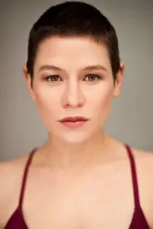 Yael Stone como: Hannah