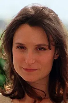 Katrin Cartlidge como: Elena Polakov