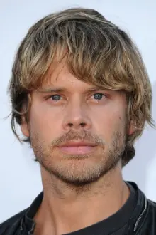 Eric Christian Olsen como: Austin