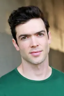 Ethan Peck como: Spock