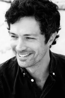 Christian Coulson como: Colin