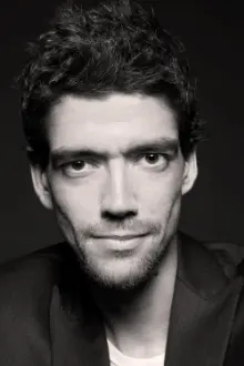 Javier Botet como: Carlos