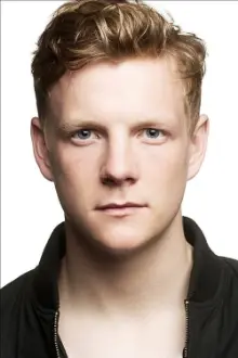 Patrick Gibson como: Jamie