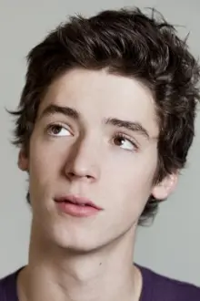 Pico Alexander como: Robert