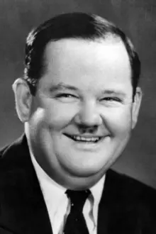 Oliver Hardy como: The Grocer