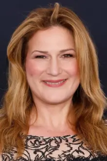 Ana Gasteyer como: Queen Serena (voice)