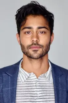 Manish Dayal como: Vinay