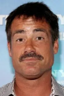 Peter Dante como: Dinger