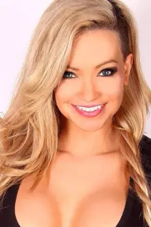 Mindy Robinson como: Detective Carli Mansfield