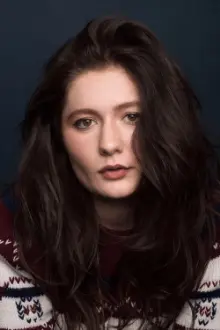 Emma Kenney como: Emma