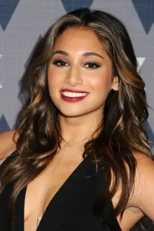 Meaghan Rath como: Carmen