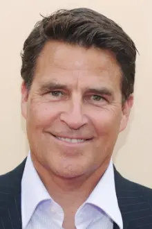 Ted McGinley como: 