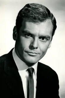 Guy Stockwell como: Lt. Wayne Malcolm