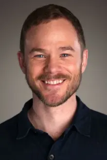 Aaron Ashmore como: Jason