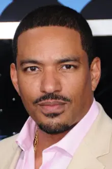 Laz Alonso como: Chris B.