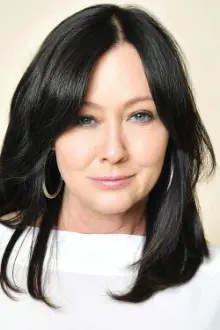 Shannen Doherty como: Adrienne