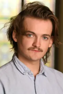 Jack Gleeson como: Farrell