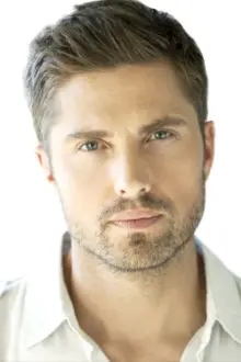 Eric Winter como: Colin