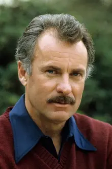 Dabney Coleman como: Senator Ben Arnold