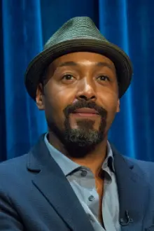 Jesse L. Martin como: Antonio Collins