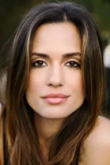 Torrey DeVitto como: Nicole