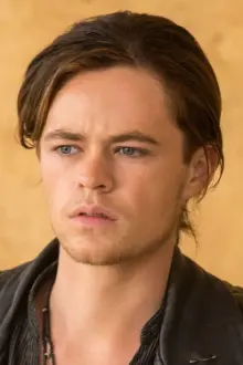 Harrison Gilbertson como: Cam Briel