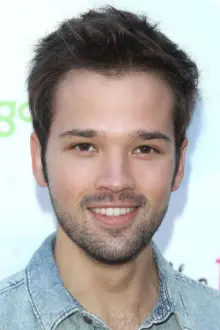 Nathan Kress como: Den