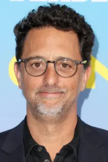 Grant Heslov como: Det. Mackowitz