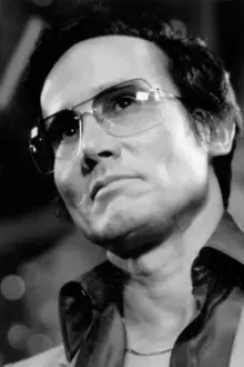 Henry Silva como: Commissioner Caprile