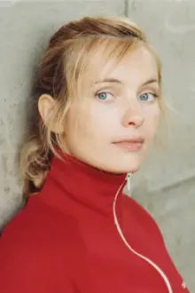 Nadja Uhl como: Juliane Meybach