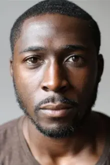 Eric Kofi Abrefa como: Andre Simpson