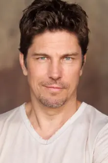 Michael Trucco como: Steven Verdel