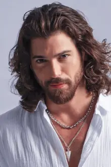 Can Yaman como: Tarık Çam