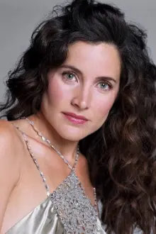 Rachel Shelley como: Elizabeth Russell