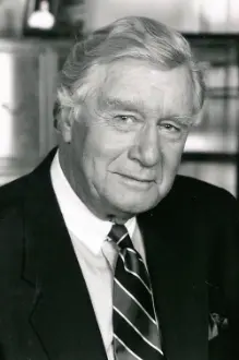 George Gaynes como: Commandant Lassard