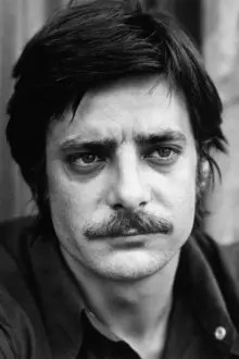 Giancarlo Giannini como: Father Moretti