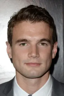 Alex Russell como: Malcolm