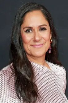 Sakina Jaffrey como: Sarita