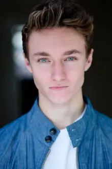 Harrison Osterfield como: Spooner