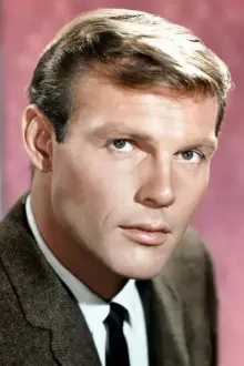 Adam West como: Captain Rick Wright