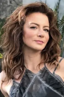 Silvia Navarro como: Elena Olivares