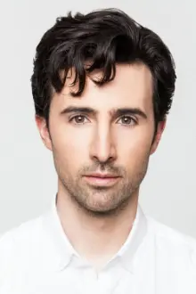 Josh Zuckerman como: Thomas