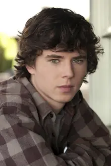 Charlie McDermott como: Axl Heck