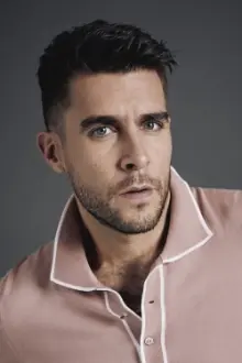 Josh Segarra como: Pastor Christian Hathaway