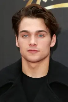 Dylan Sprayberry como: Ele mesmo