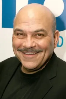 Jon Polito como: Police Captain (voice)