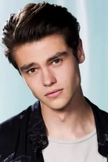 Felix Mallard como: Marcus Baker